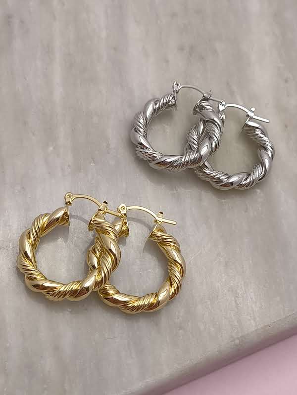 Argola Dupla Trançada: Elegância E Textura Em Um Design Sofisticado