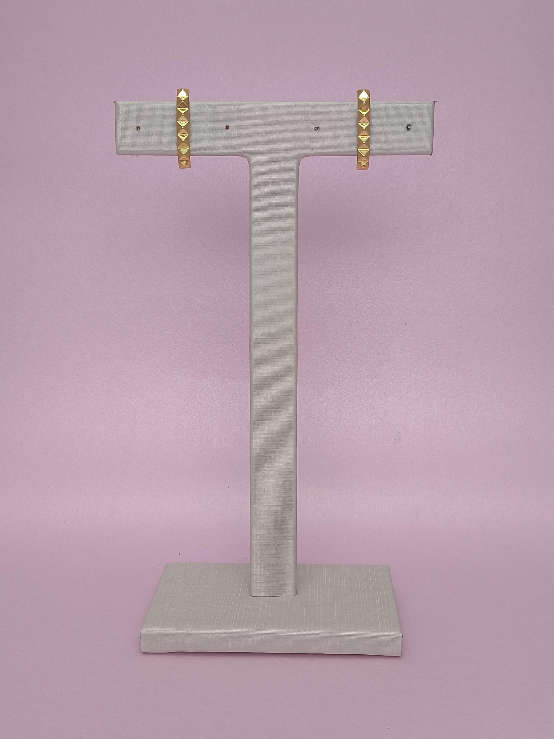 Ear Hook Linear Triângulos: sofisticação geométrica para um visual marcante