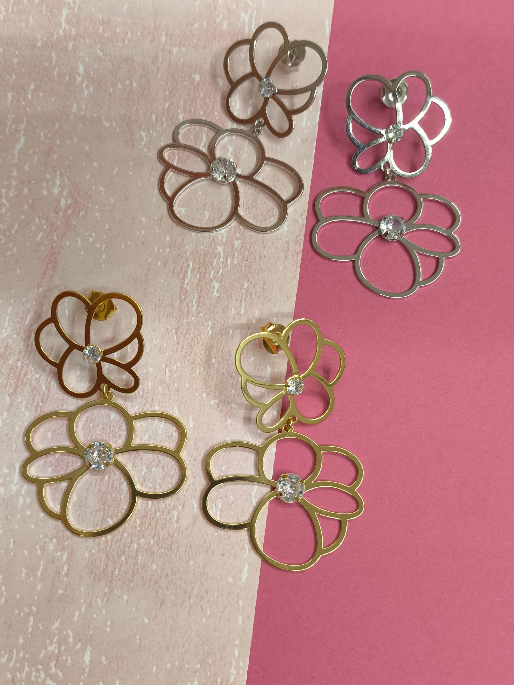 Brinco Peônias 2: Elegância Floral Com Brilho Intenso