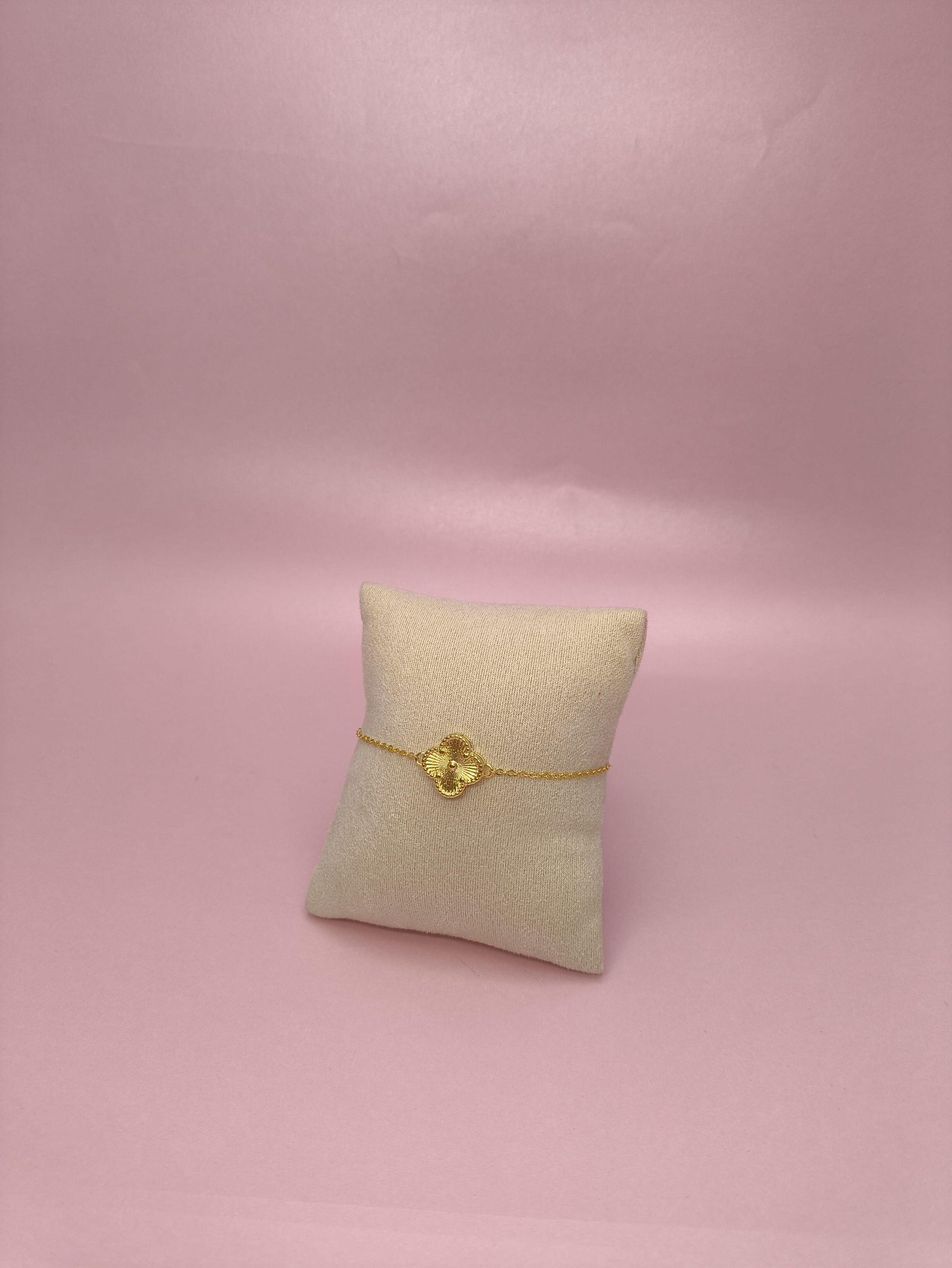 Pulseira Trevo: delicadeza e estilo em um toque dourado para o seu dia a dia