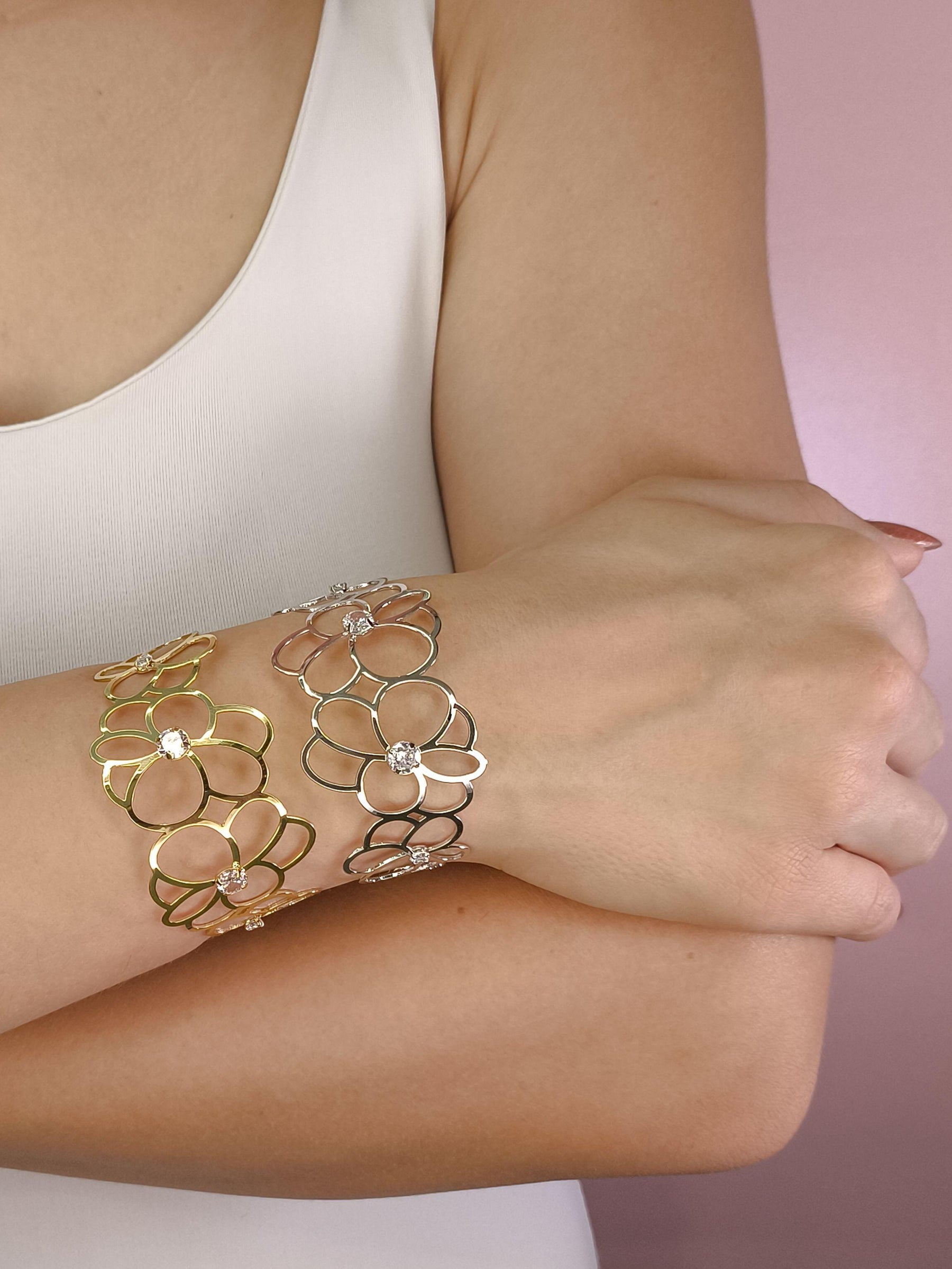Bracelete Peônias: Elegância Floral Com Brilho Refinado