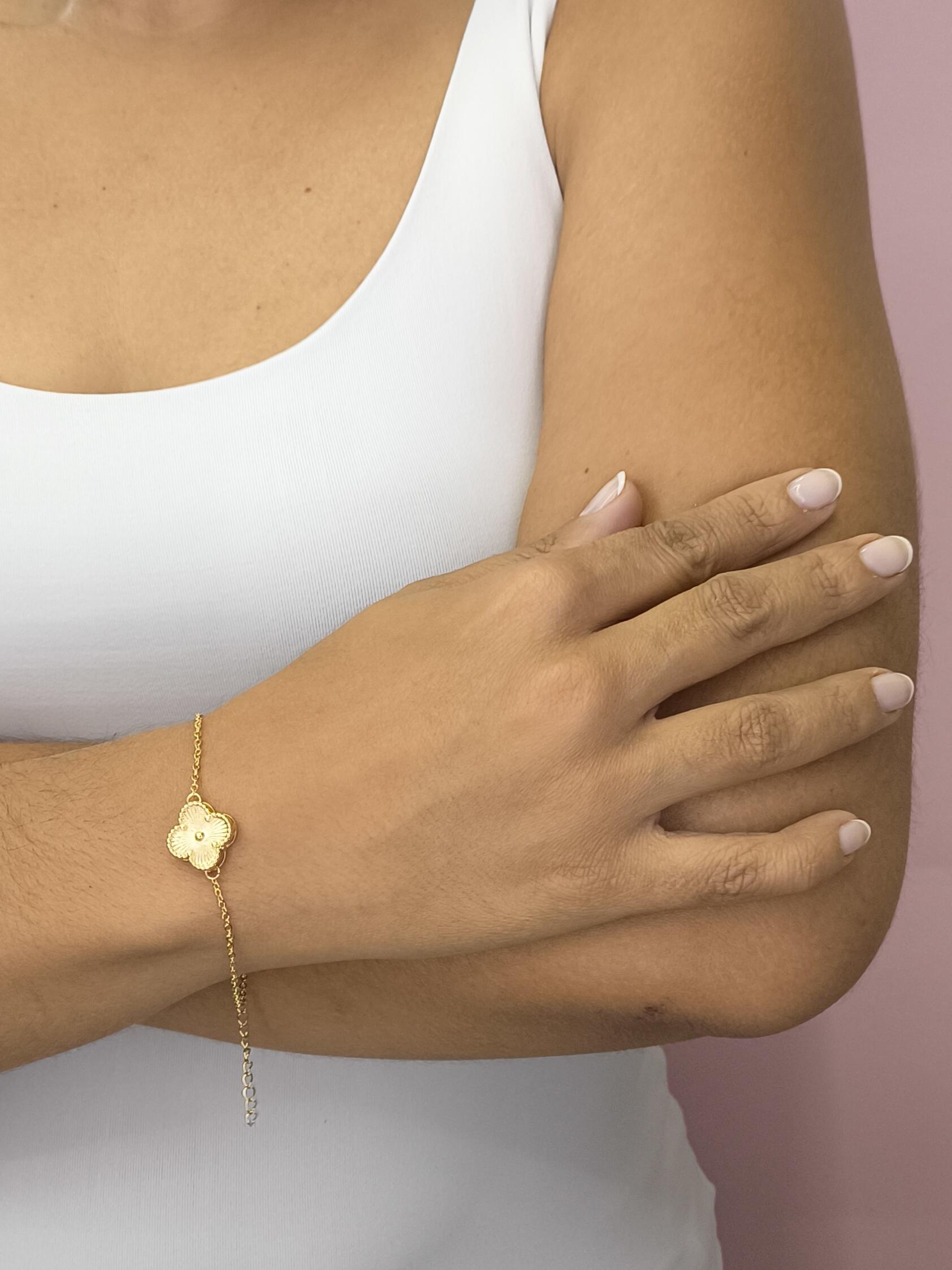 Pulseira Trevo: delicadeza e estilo em um toque dourado para o seu dia a dia