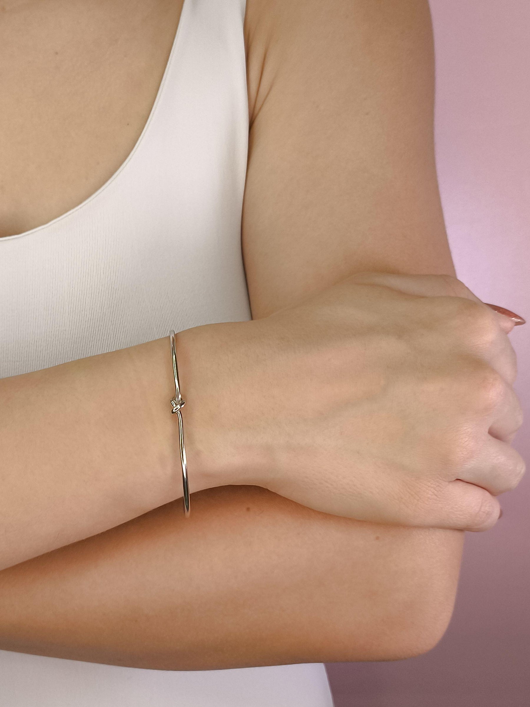 Bracelete Nozinho: Design Delicado Com Toque De Sofisticação