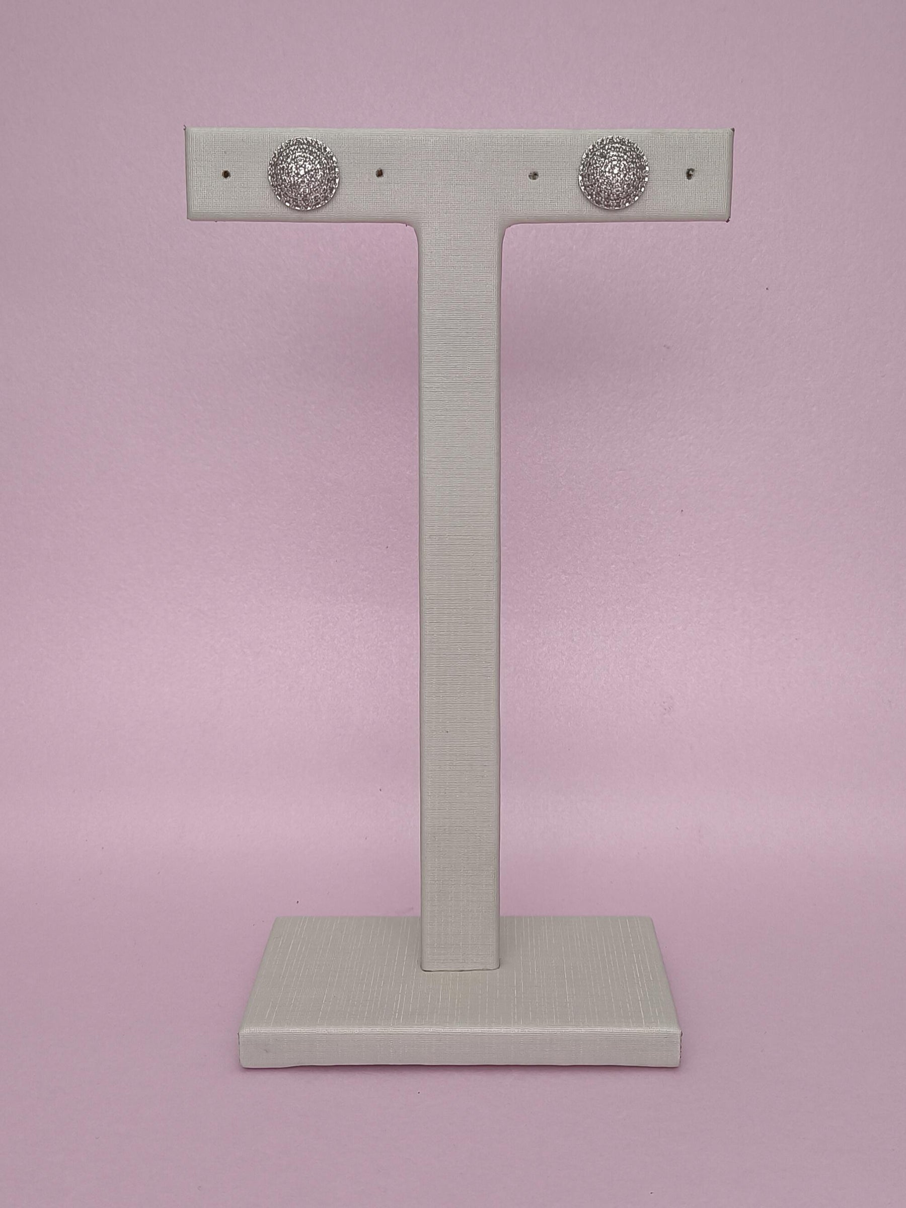 Brinco Botão Cravejado M: Elegância Em Tamanho Médio Com Brilho Sofisticado