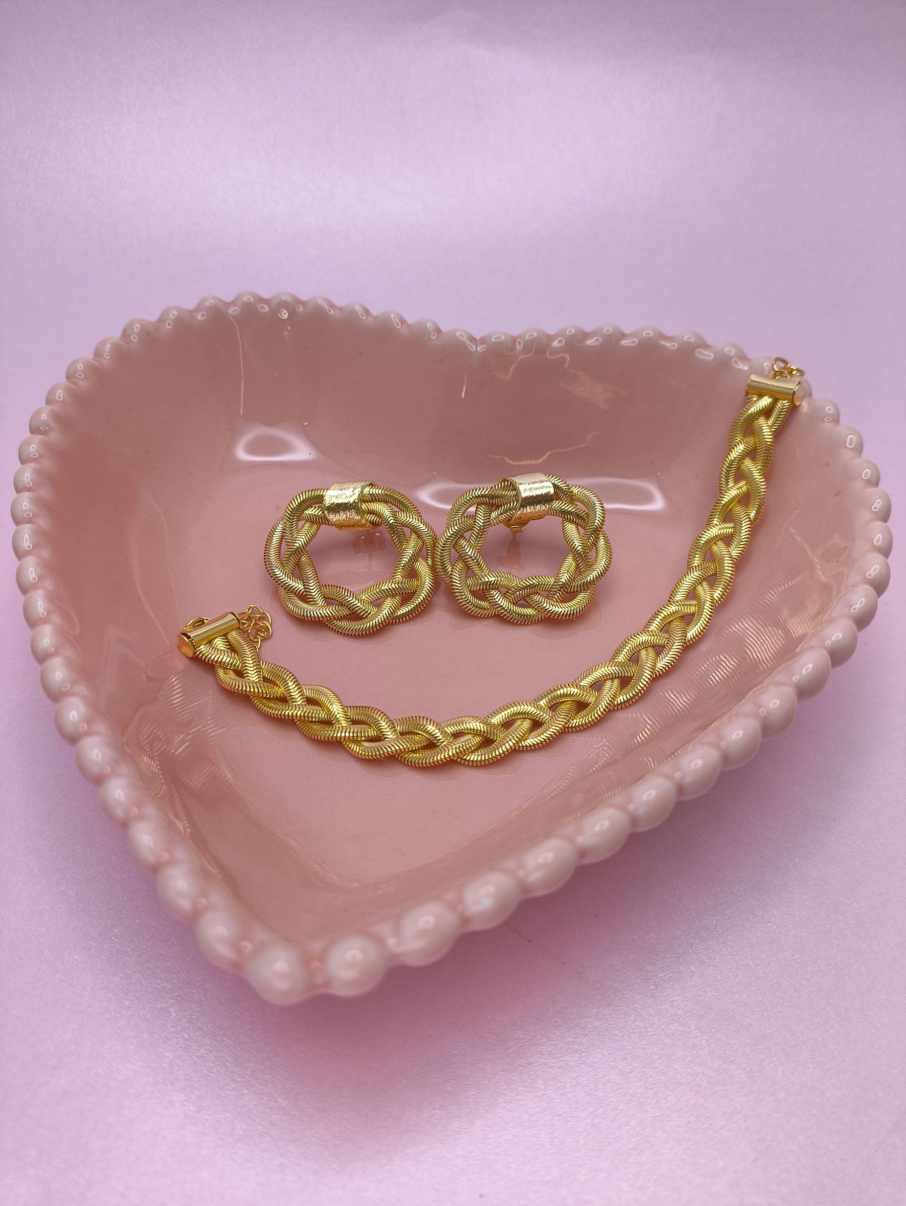 Conjunto Corrente Trançada: brilho clássico com toque contemporâneo