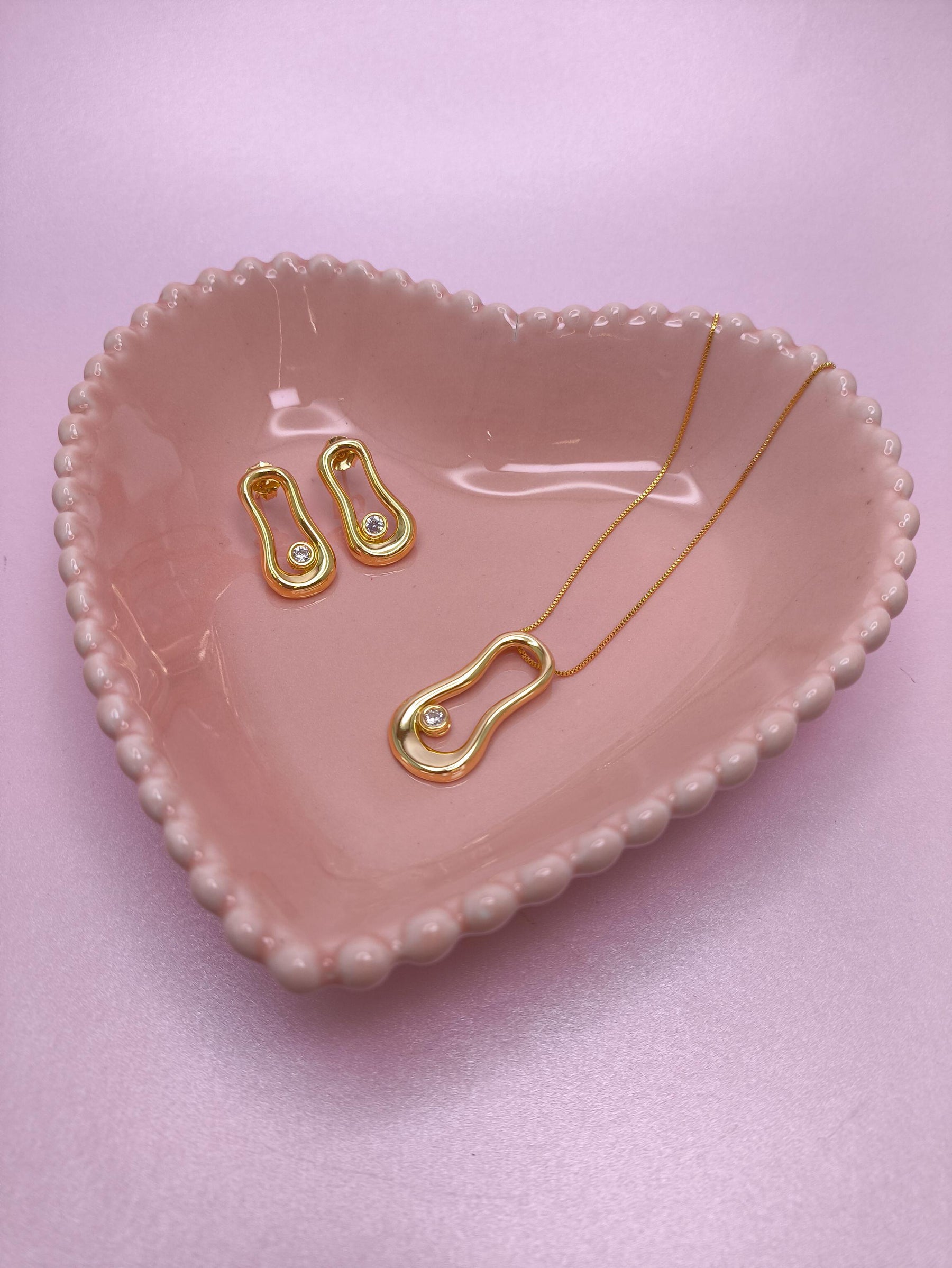 Conjunto Orgânico: design fluido com brilho natural