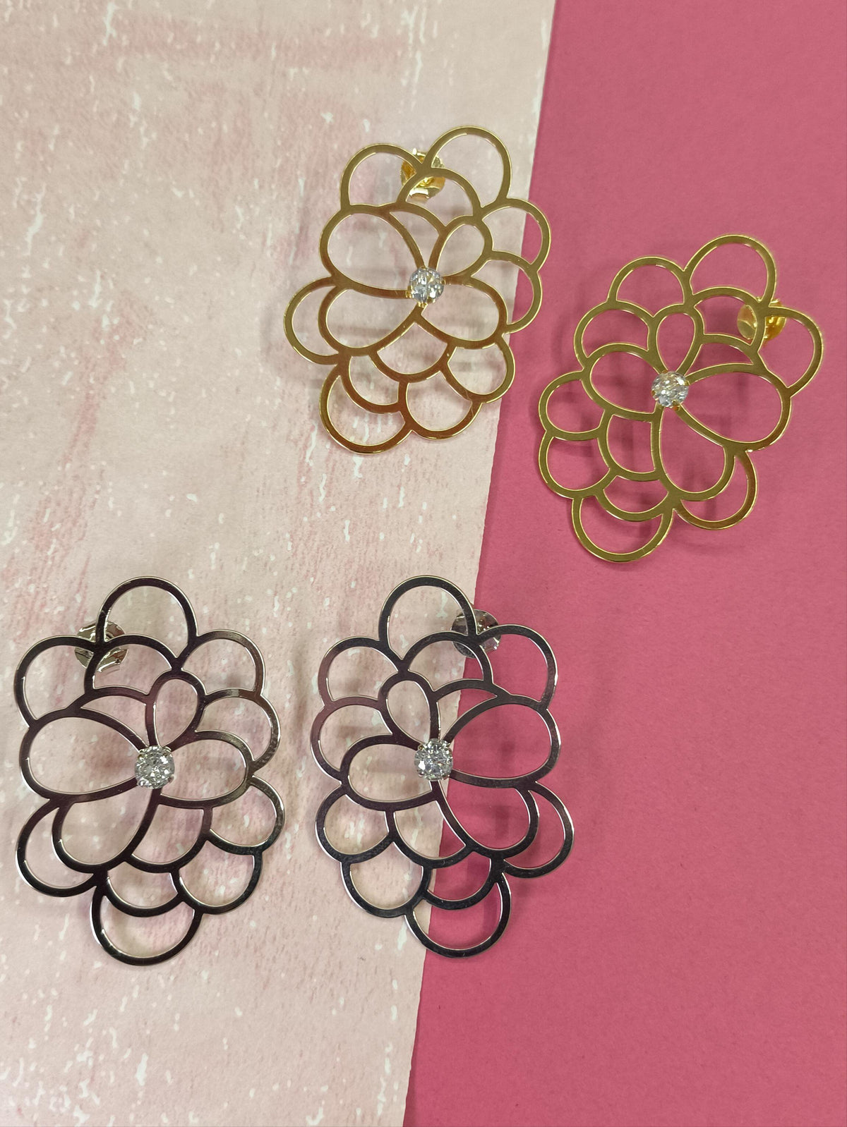 Brinco Peônias 1: Delicadeza Floral Com Design Sofisticado