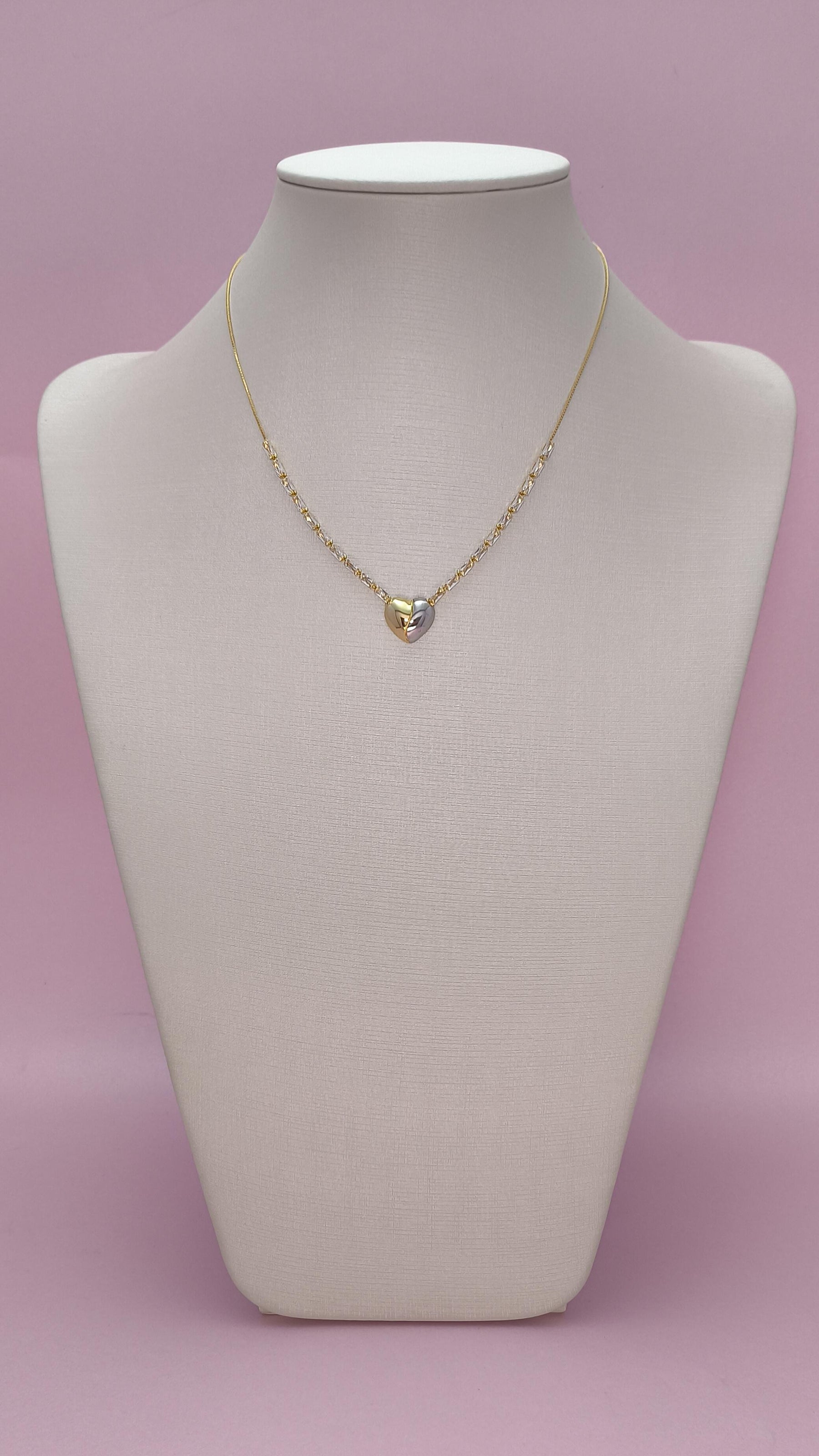 Colar com baguetes e pingente de coração due colori