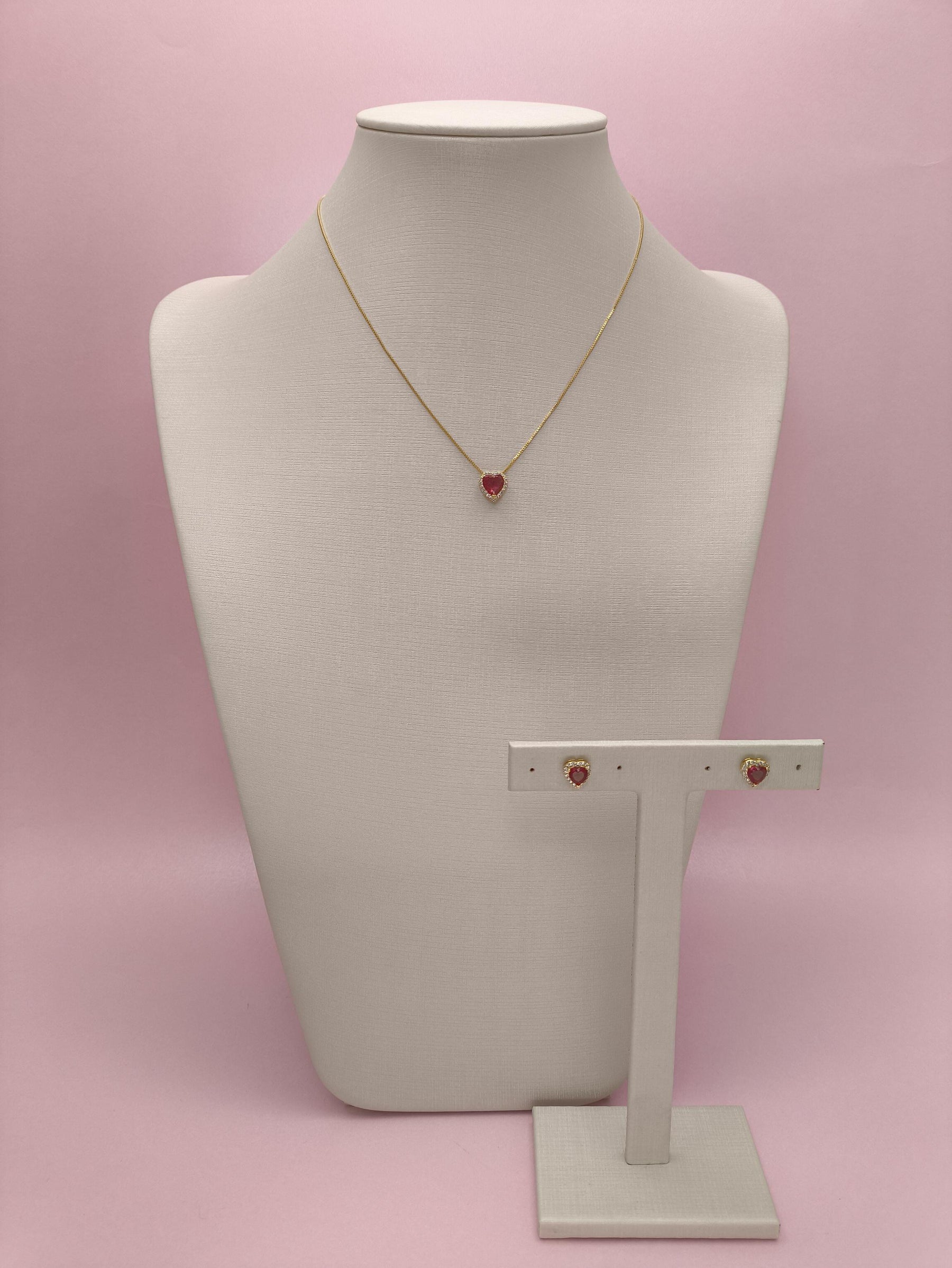 Conjunto Coração Rubi Cravejado: romantismo com brilho intenso