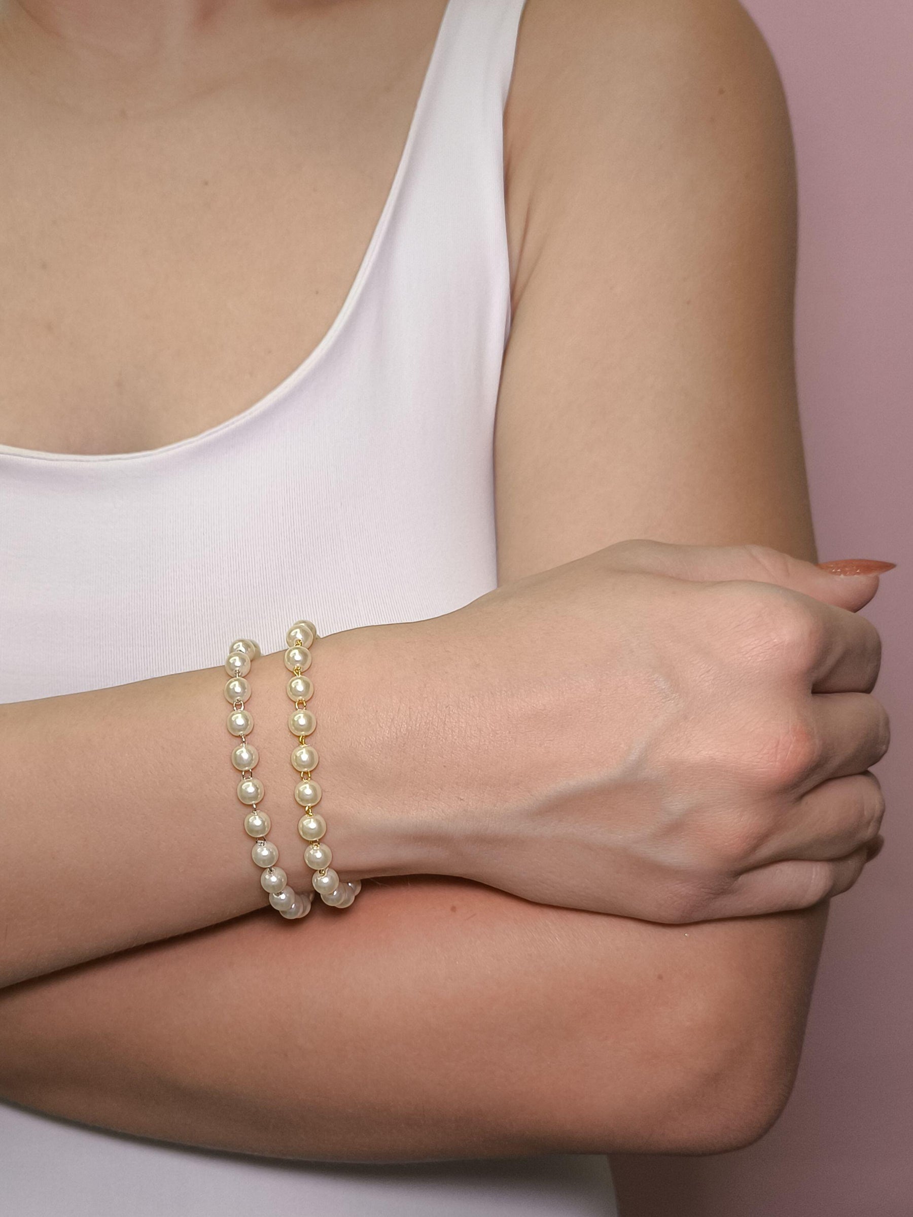 Pulseira com Pérolas Redondas: um clássico moderno que combina delicadeza, brilho e sofisticação