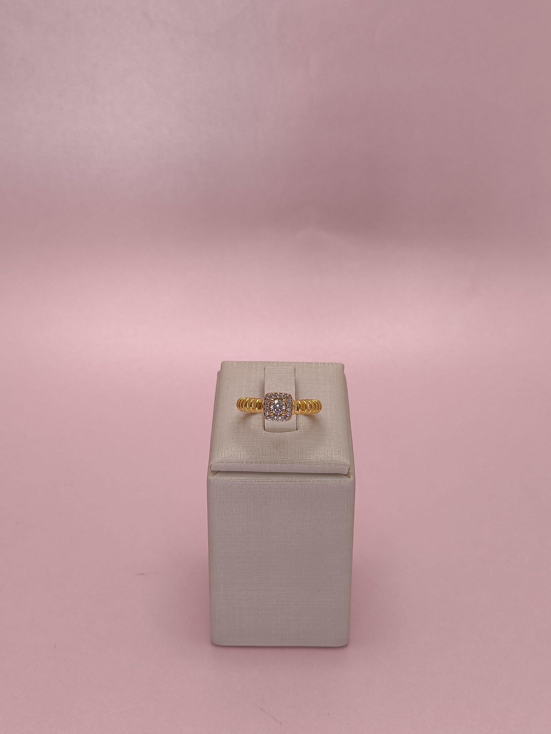 Anel Solitário Cravejado