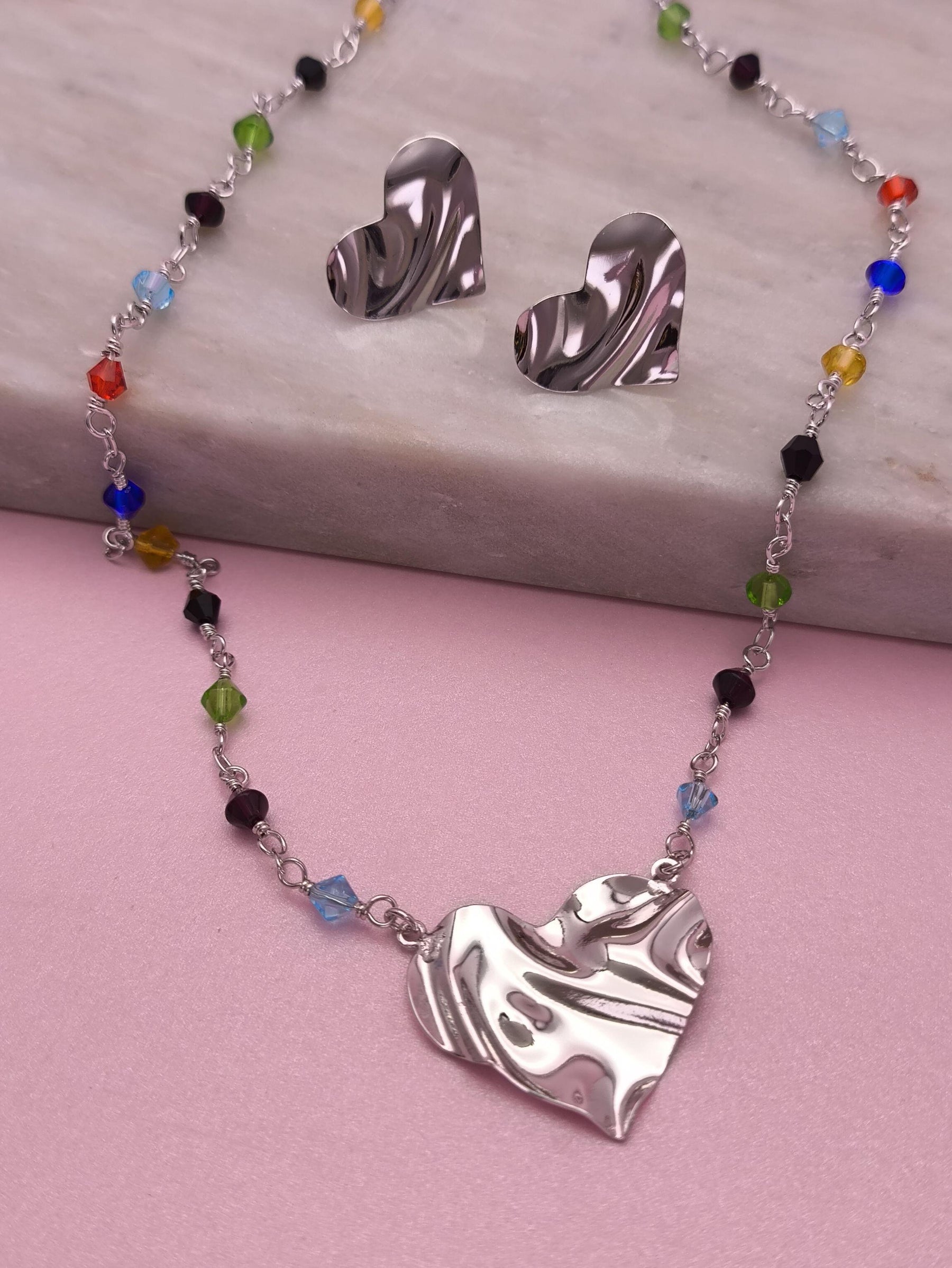 Conjunto Coração Martelado: autenticidade com brilho e cor