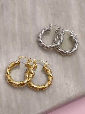 Argola Dupla Trançada: Elegância E Textura Em Um Design Sofisticado