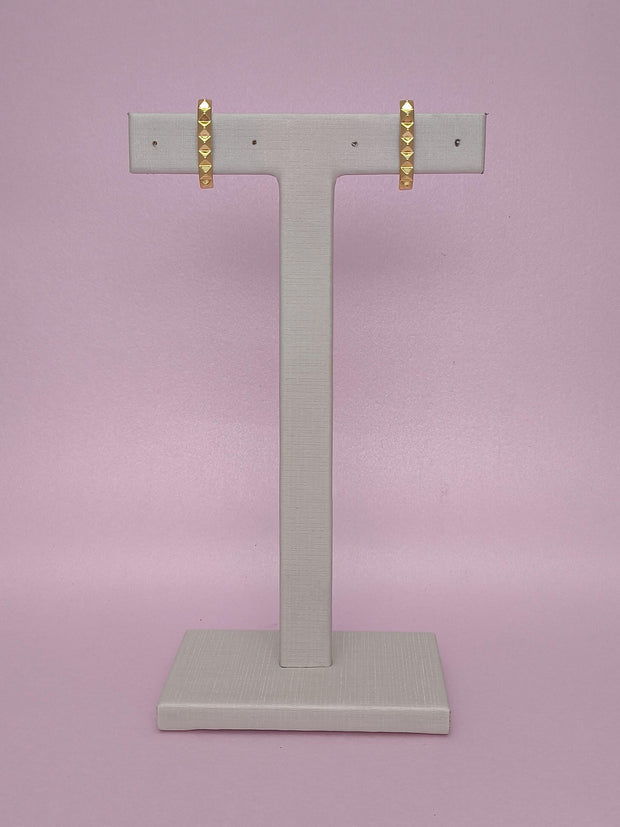 Ear Hook Linear Triângulos: sofisticação geométrica para um visual marcante