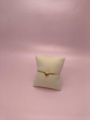 Pulseira Laminada com Coração: delicadeza romântica em cada detalhe do seu look