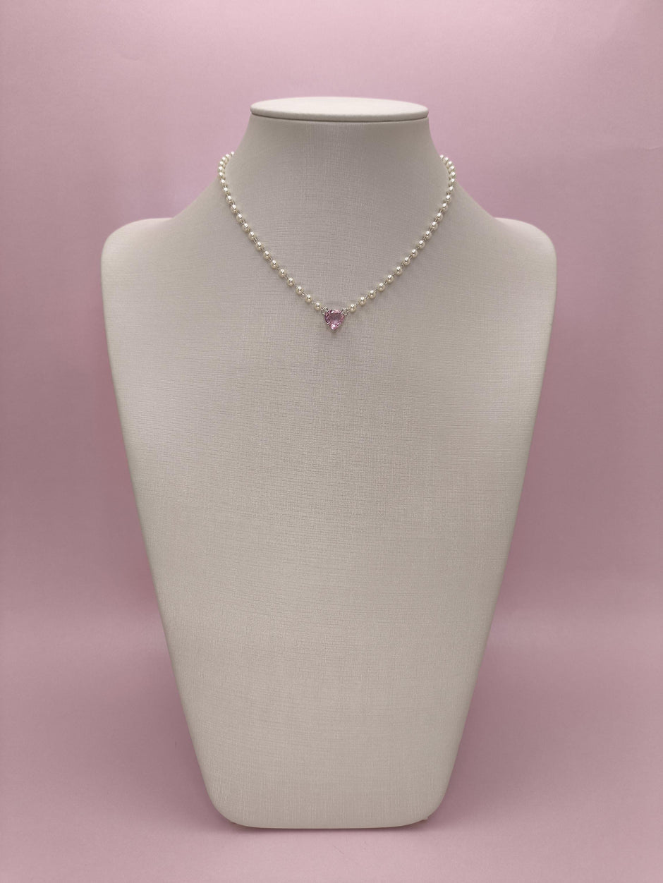 Colar de Pérolas com Coração Rosa