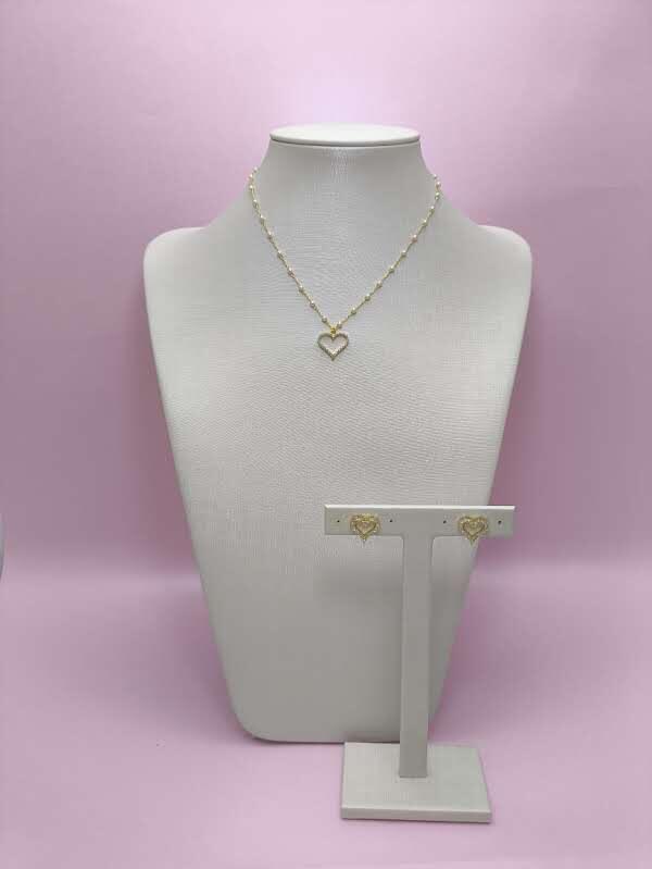 Conjunto Coração Cravejado com Pérolas: elegância delicada e atemporal