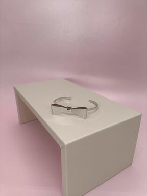 Bracelete Laço: Elegância Romântica Com Design Delicado