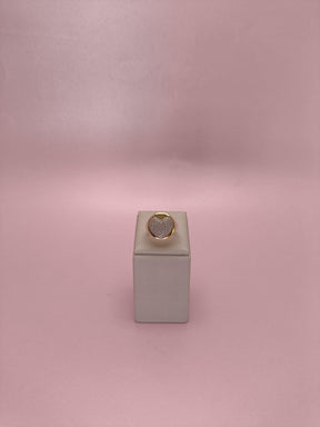 Anel Redondo com Coração Cravejado