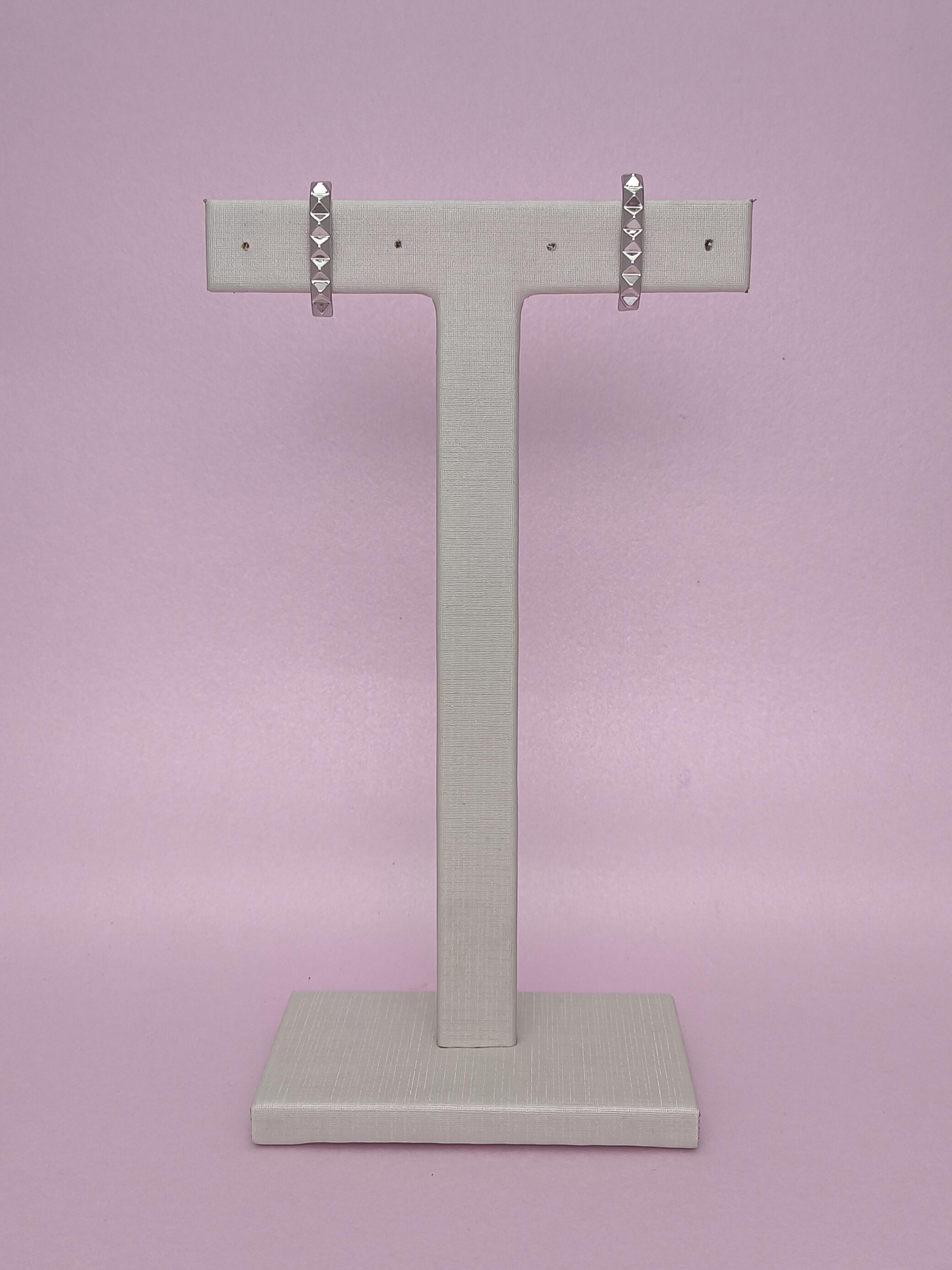 Ear Hook Linear Triângulos: sofisticação geométrica para um visual marcante