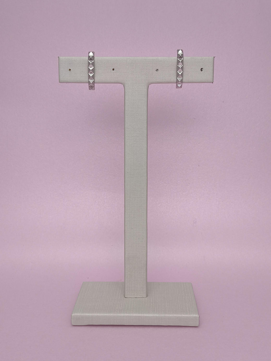 Ear Hook Linear Triângulos: sofisticação geométrica para um visual marcante