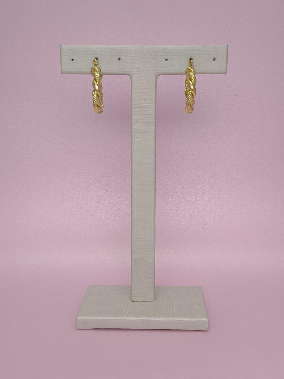 Argola Dupla Trançada: Elegância E Textura Em Um Design Sofisticado