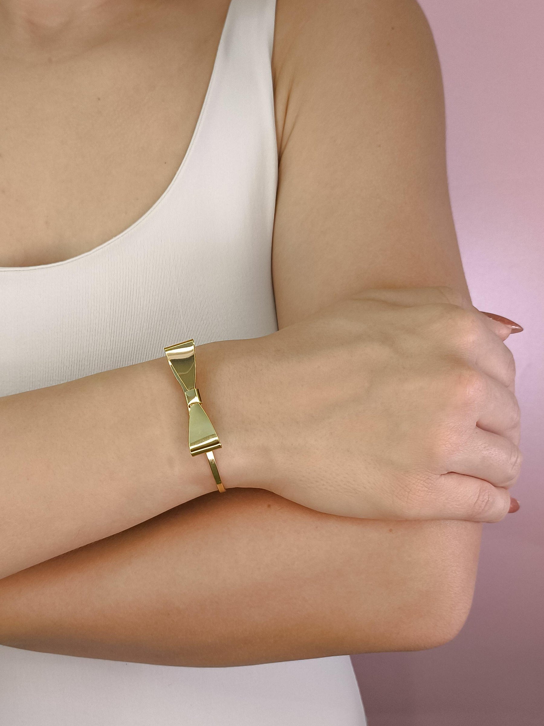 Bracelete Laço: Elegância Romântica Com Design Delicado