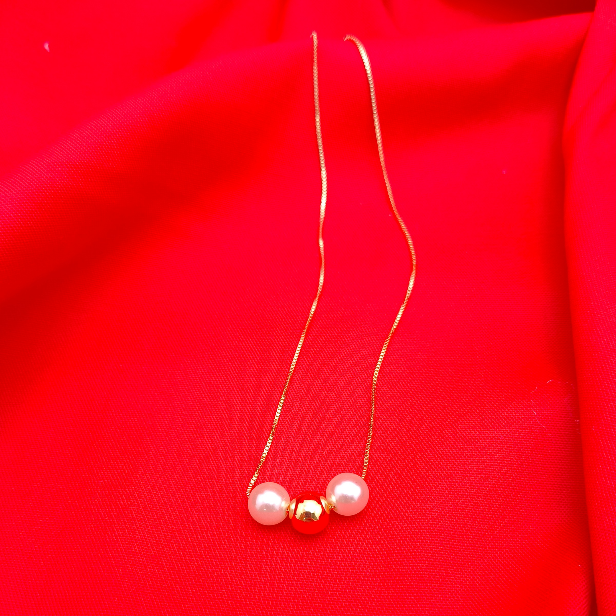 Colar Esfera Lisa e Pérolas