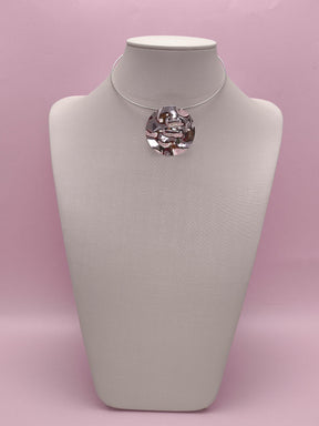 Choker Com Pingente Redondo Martelado: Versatilidade E Estilo Em Uma Peça Única