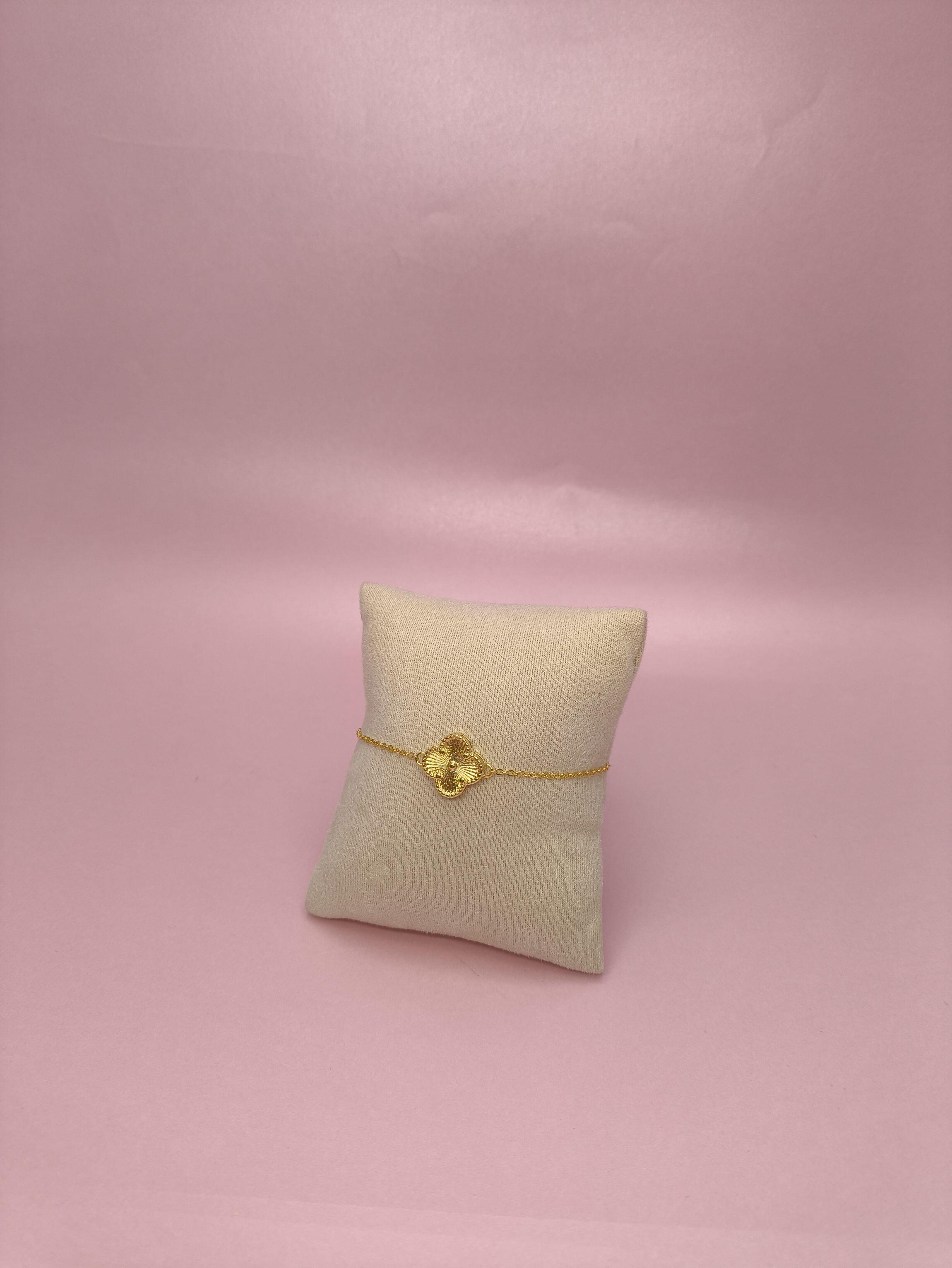 Pulseira Trevo: delicadeza e estilo em um toque dourado para o seu dia a dia