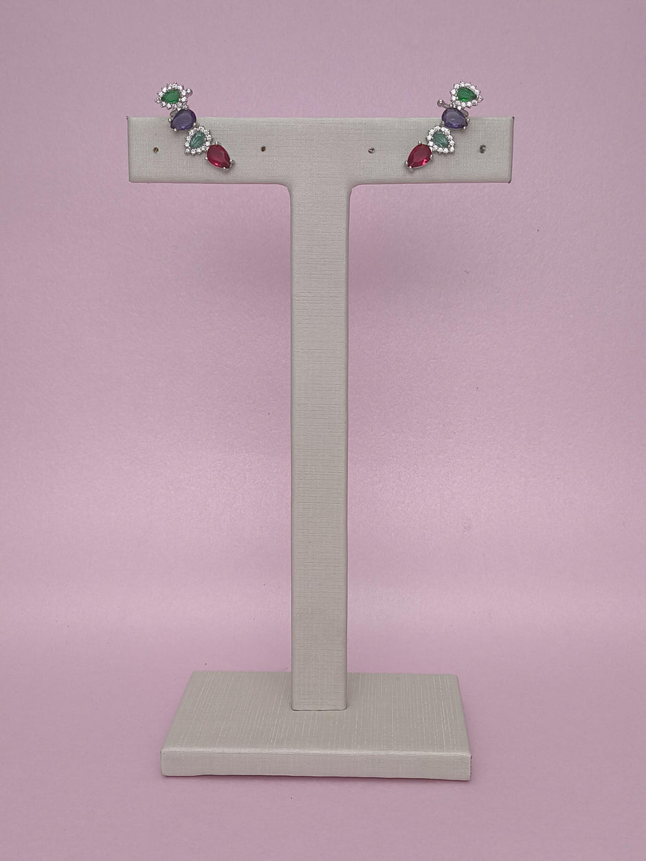 Earcuff com Gotas Cravejadas e Coloridas: ousadia e delicadeza em um mix vibrante que valoriza o seu estilo