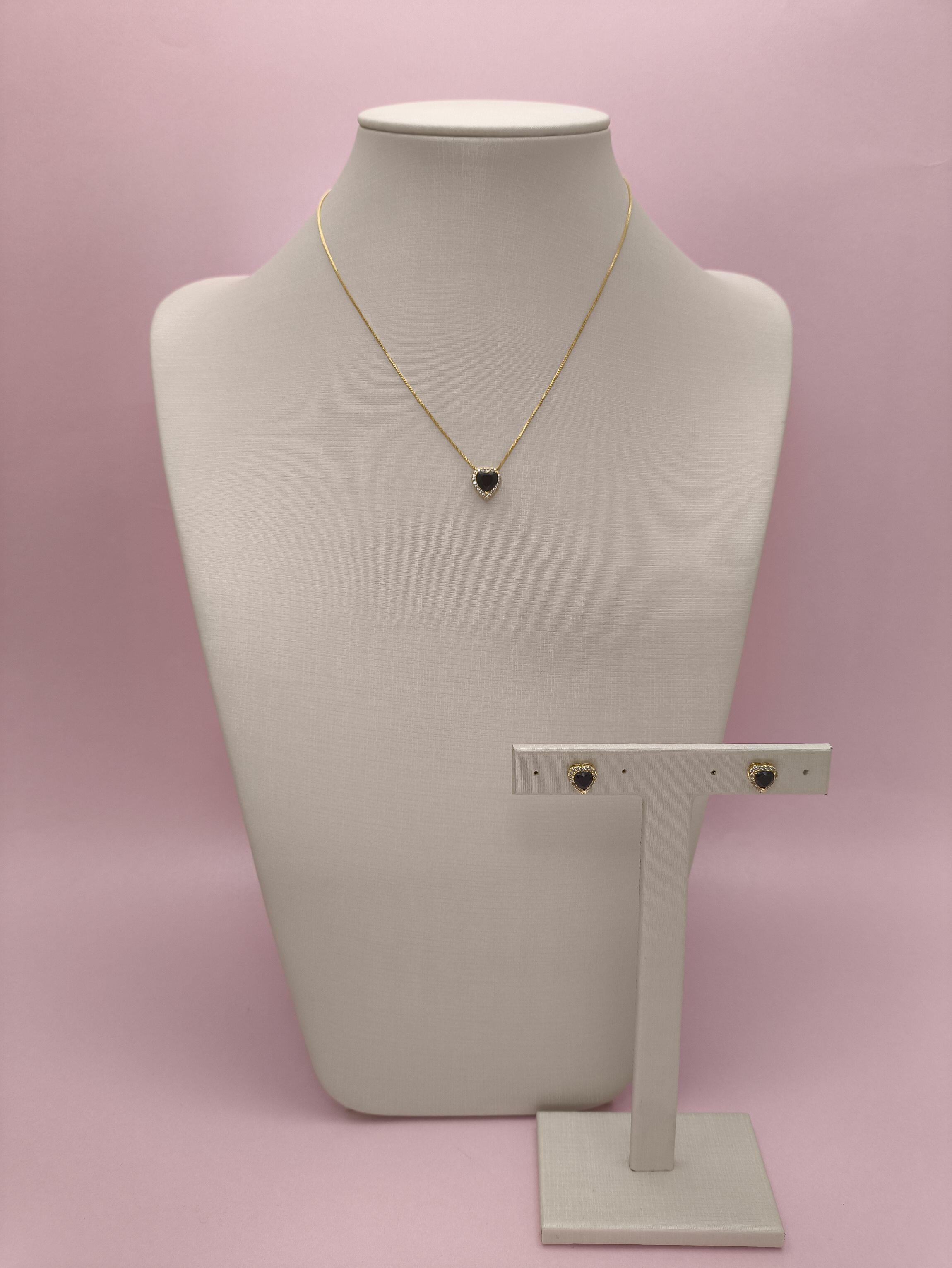 Conjunto Coração Preto Cravejado: elegância com um toque de mistério