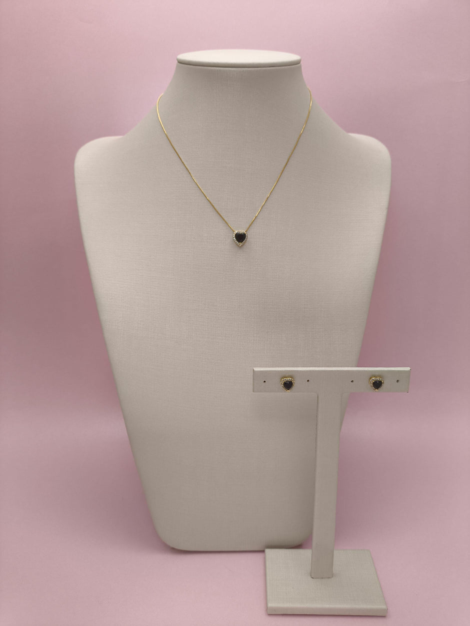 Conjunto Coração Preto Cravejado: elegância com um toque de mistério