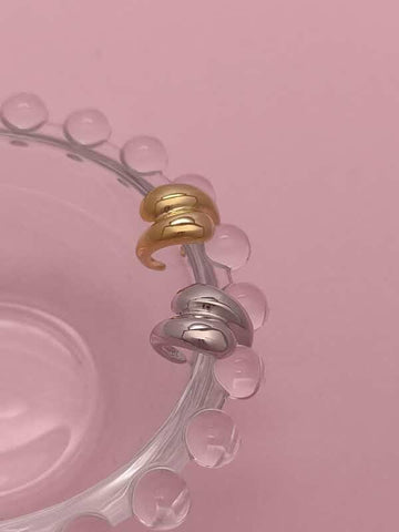 Piercing Falso Due Gota: autenticidade e brilho em um detalhe moderno e sem furos