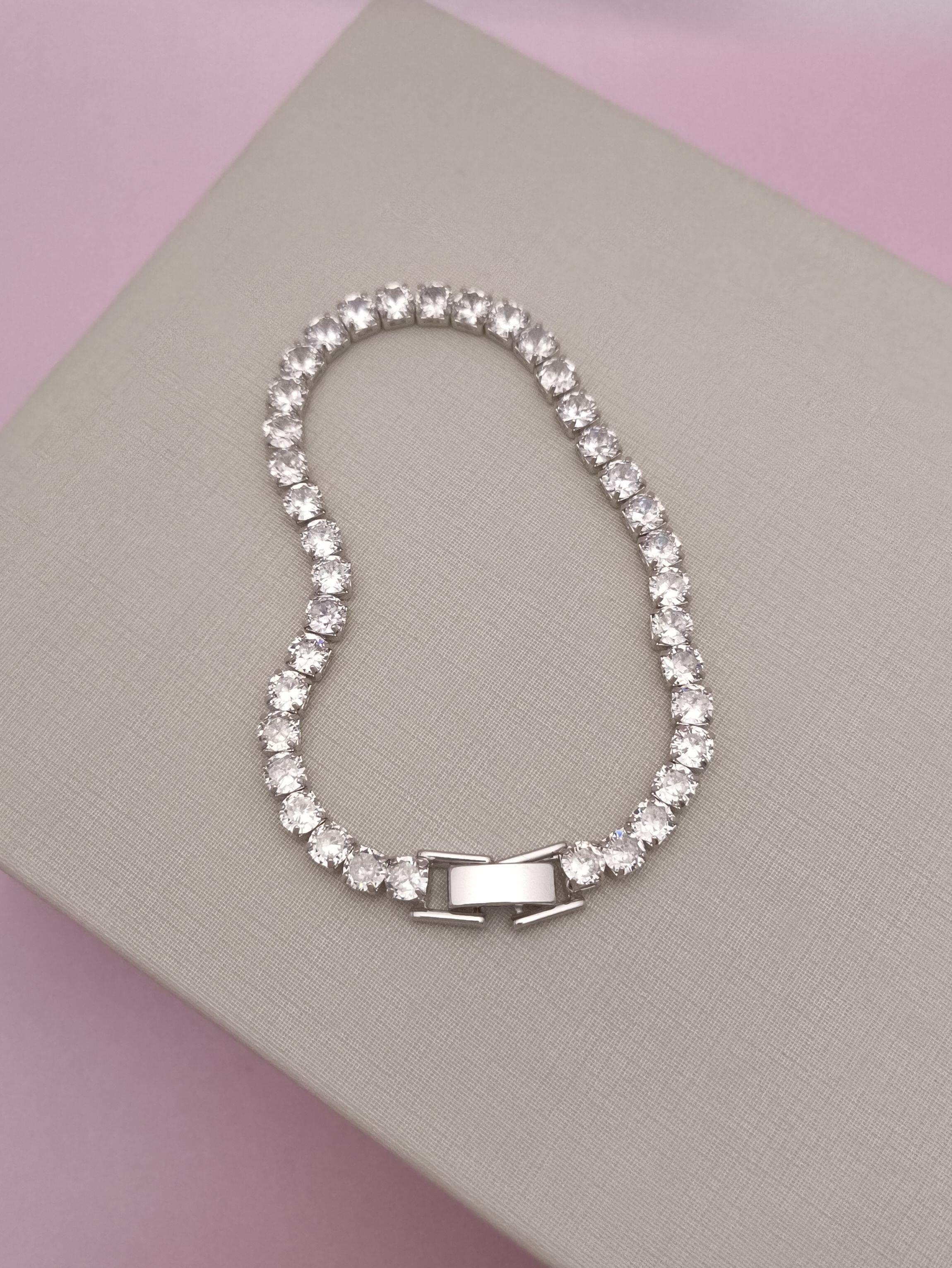 Pulseira Riviera 4 mm: sofisticação e brilho em uma peça clássica e indispensável