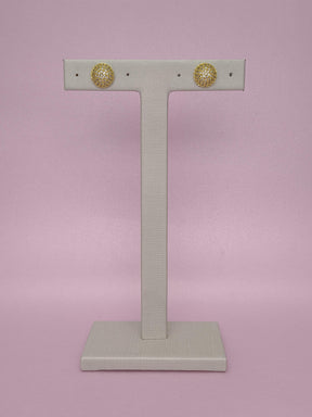 Brinco Botão Cravejado M: Elegância Em Tamanho Médio Com Brilho Sofisticado