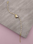 Pulseira com Baguetes e Coração Due Colori: brilho e romantismo em uma peça que une delicadeza e contraste elegante