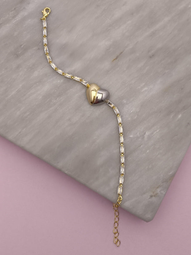 Pulseira com Baguetes e Coração Due Colori: brilho e romantismo em uma peça que une delicadeza e contraste elegante
