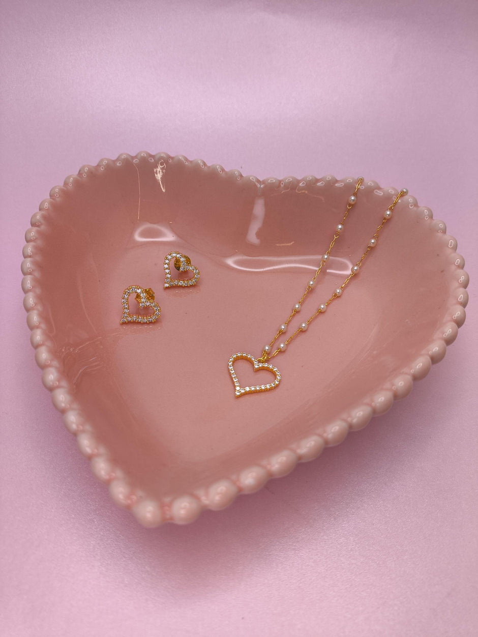 Conjunto Coração Cravejado com Pérolas: elegância delicada e atemporal
