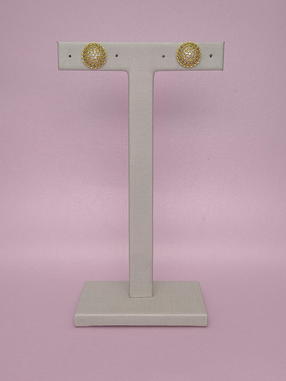 Brinco Botão Cravejado G: Presença Marcante Com Brilho Sofisticado