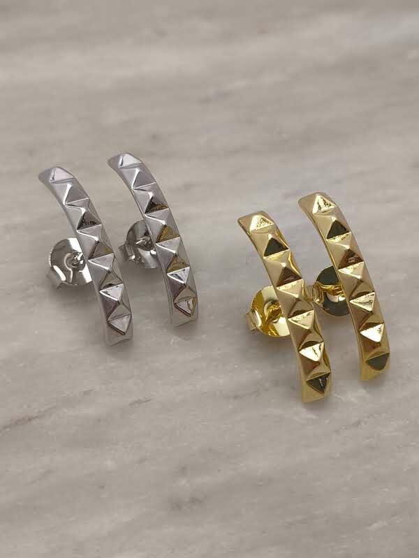 Ear Hook Linear Triângulos: sofisticação geométrica para um visual marcante