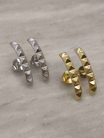 Ear Hook Linear Triângulos: sofisticação geométrica para um visual marcante