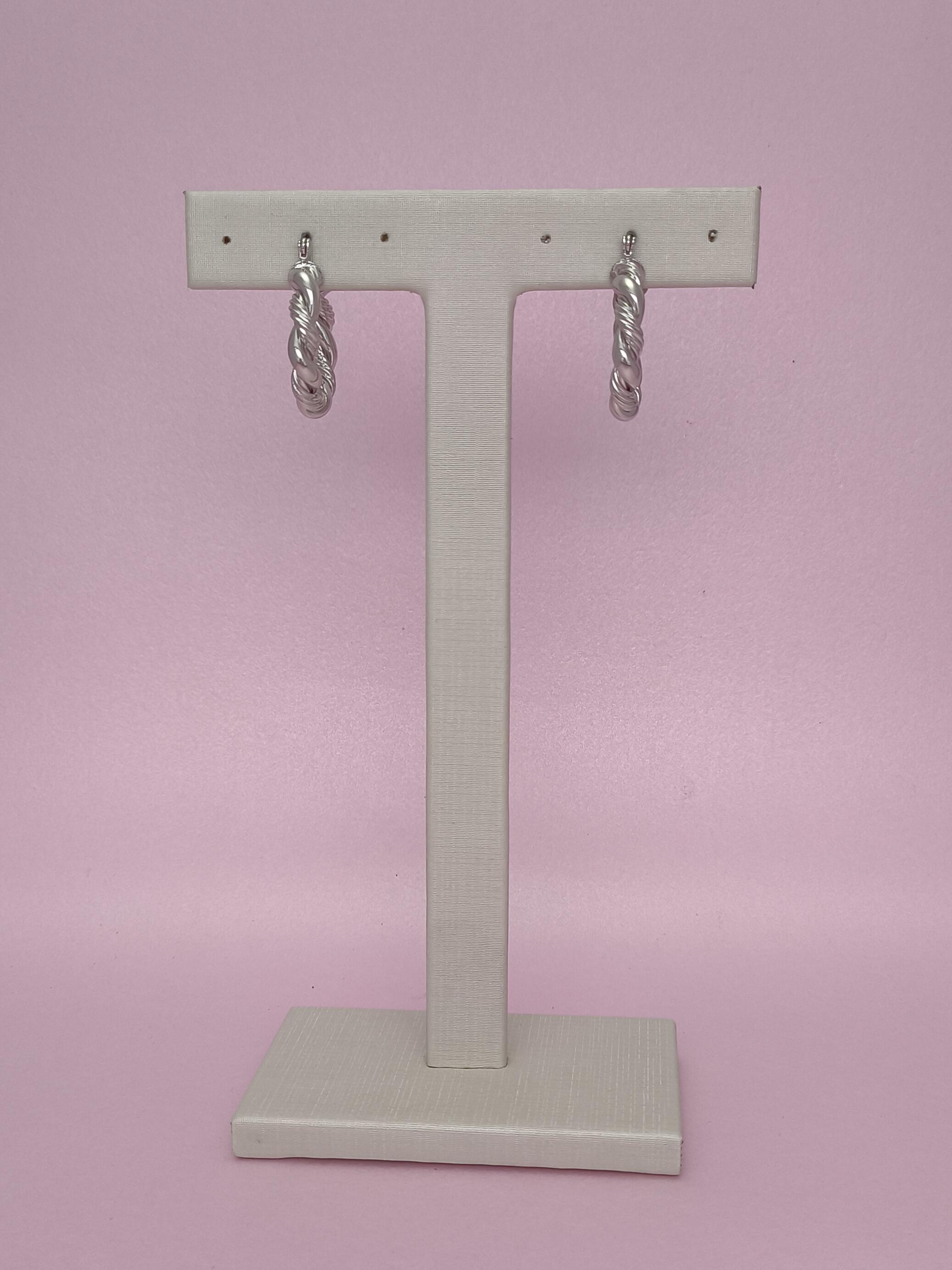 Argola Dupla Trançada: Elegância E Textura Em Um Design Sofisticado