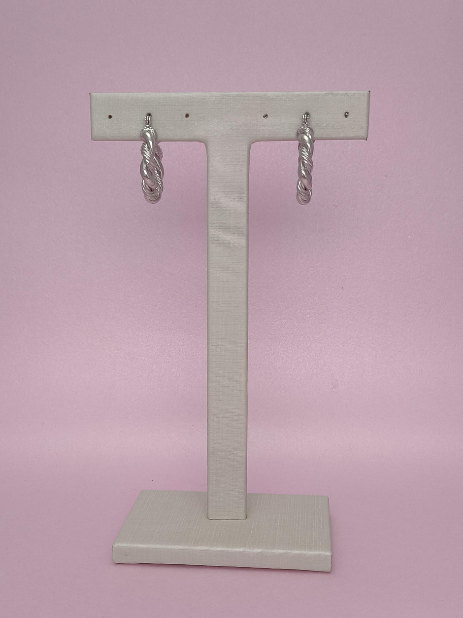 Argola Dupla Trançada: Elegância E Textura Em Um Design Sofisticado