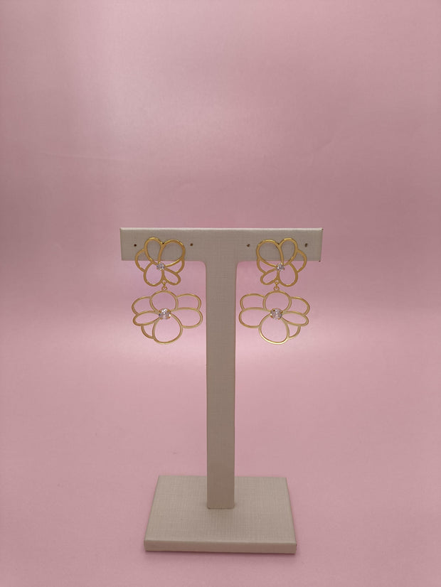 Brinco Peônias 2: Elegância Floral Com Brilho Intenso