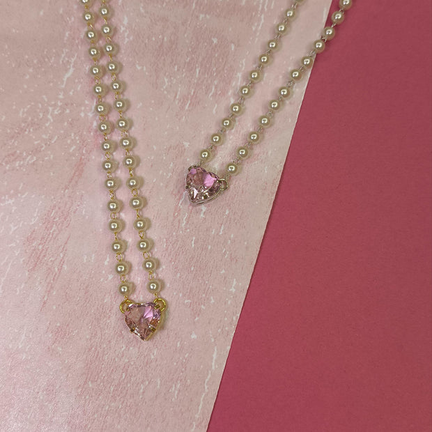Colar de Pérolas com Coração Rosa