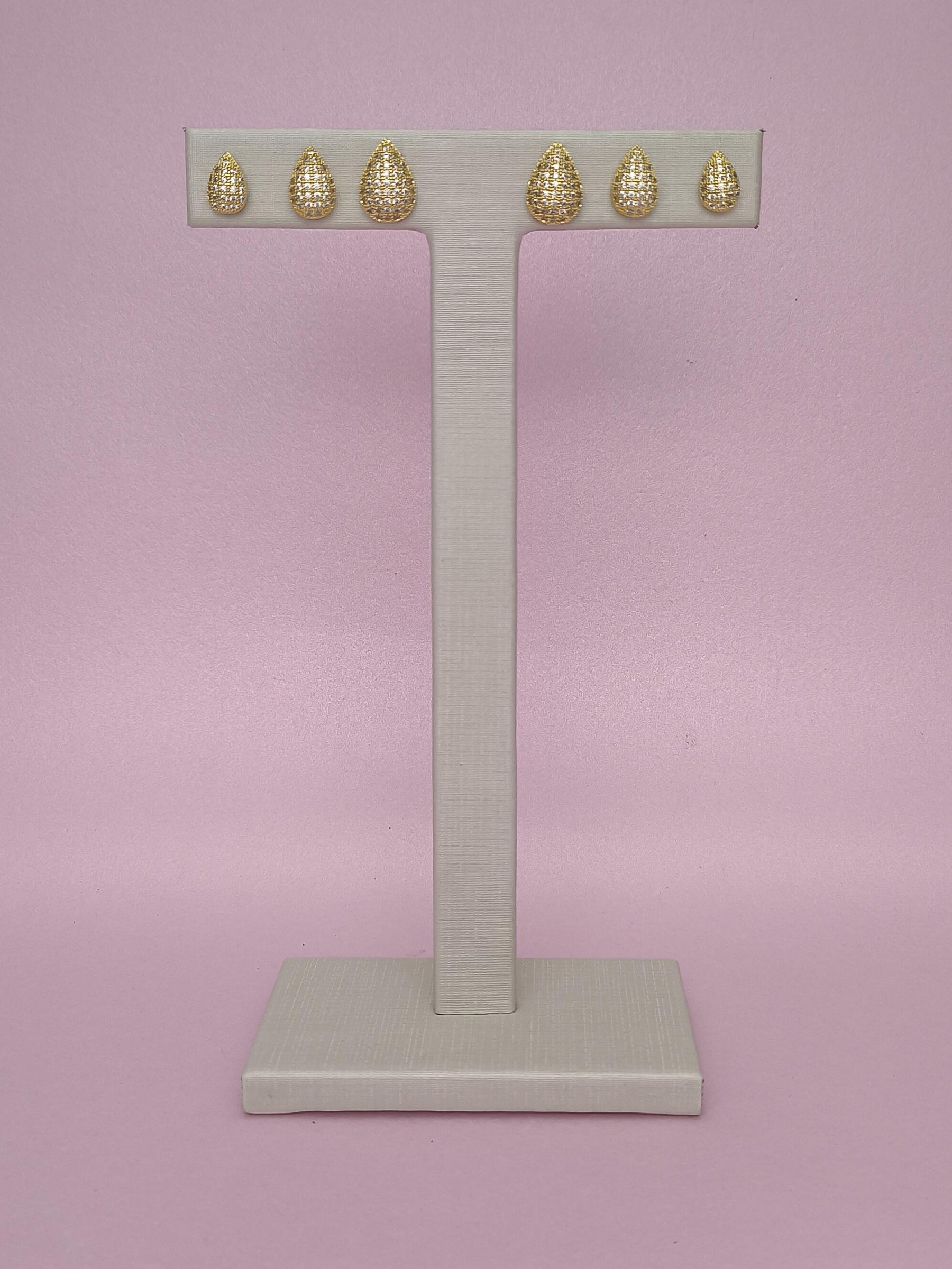 Trio Gotas Cravejadas: elegância versátil com acabamento impecável em ouro ou ródio branco