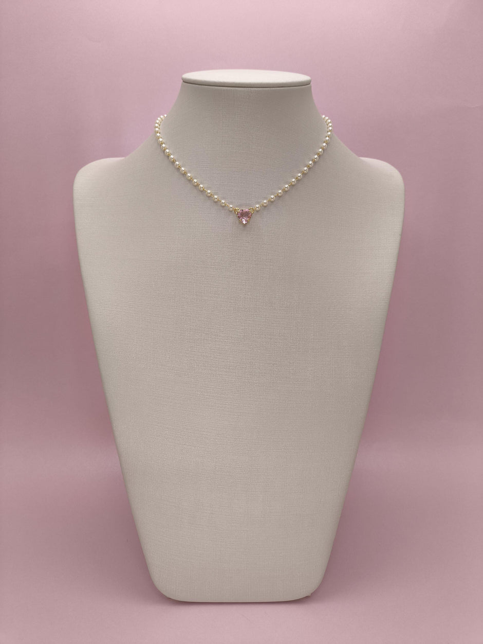Colar de Pérolas com Coração Rosa