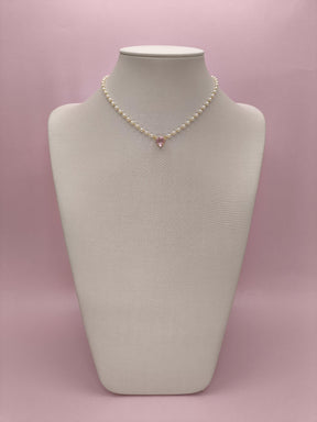 Colar de Pérolas com Coração Rosa