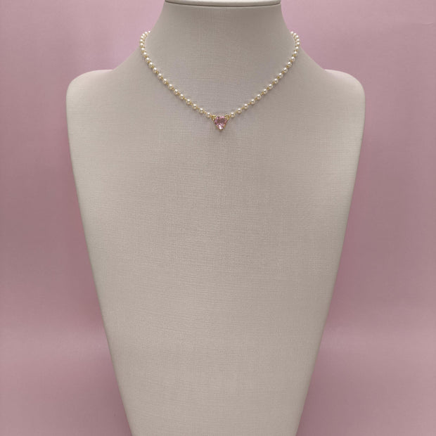 Colar de Pérolas com Coração Rosa